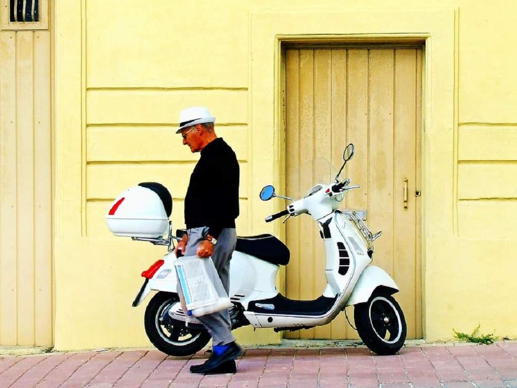 renting vespas in rome